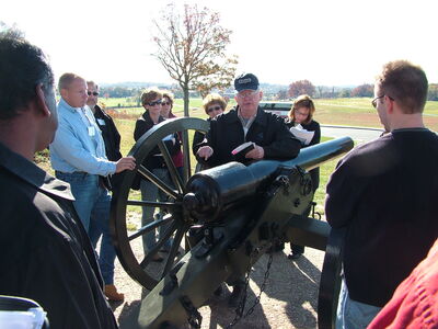 DSCF3886 - General Nelson explaining Cannons.JPG