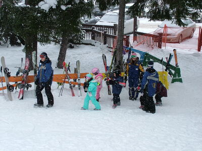 Emily and Aislinn in ski school