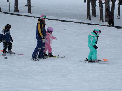 Emily and Aislinn in ski school